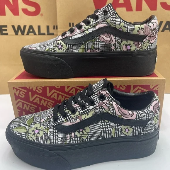Vans Women's Old Skool Stackform Platform Sneakers
Tapestry Floral B
VN0009PZBM8 - Picture 2 of 16